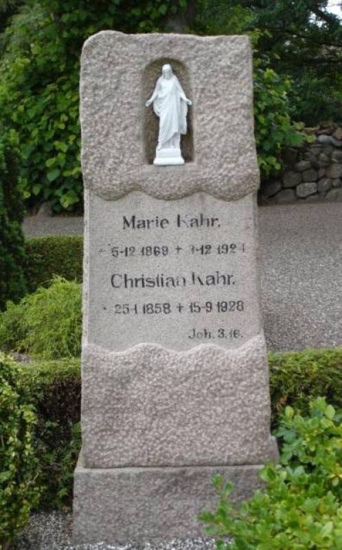 Marie Kahr .jpg
